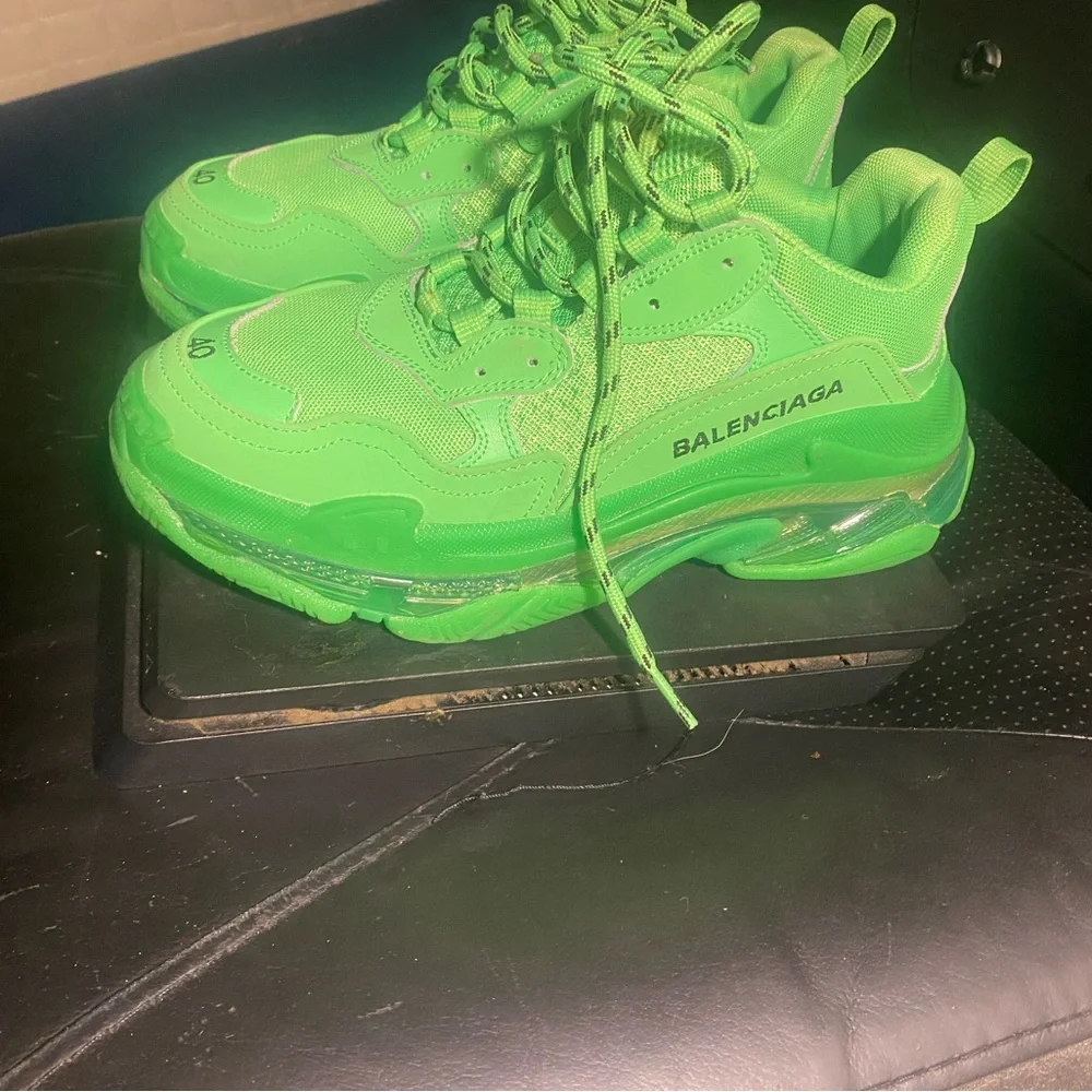 Balenciaga Triple S Neon Green - Picture 2 of 5